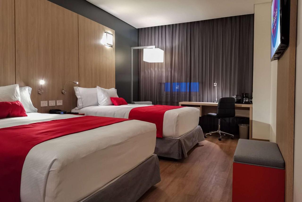 Ramada Encore By Wyndham Guadalajara Aeropuerto Las Pintas Esterno foto